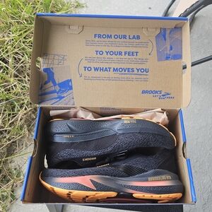 Size 11.5 - Brooks Adrenaline Gts 24 RARE COLOR Black/Burnt Sienna